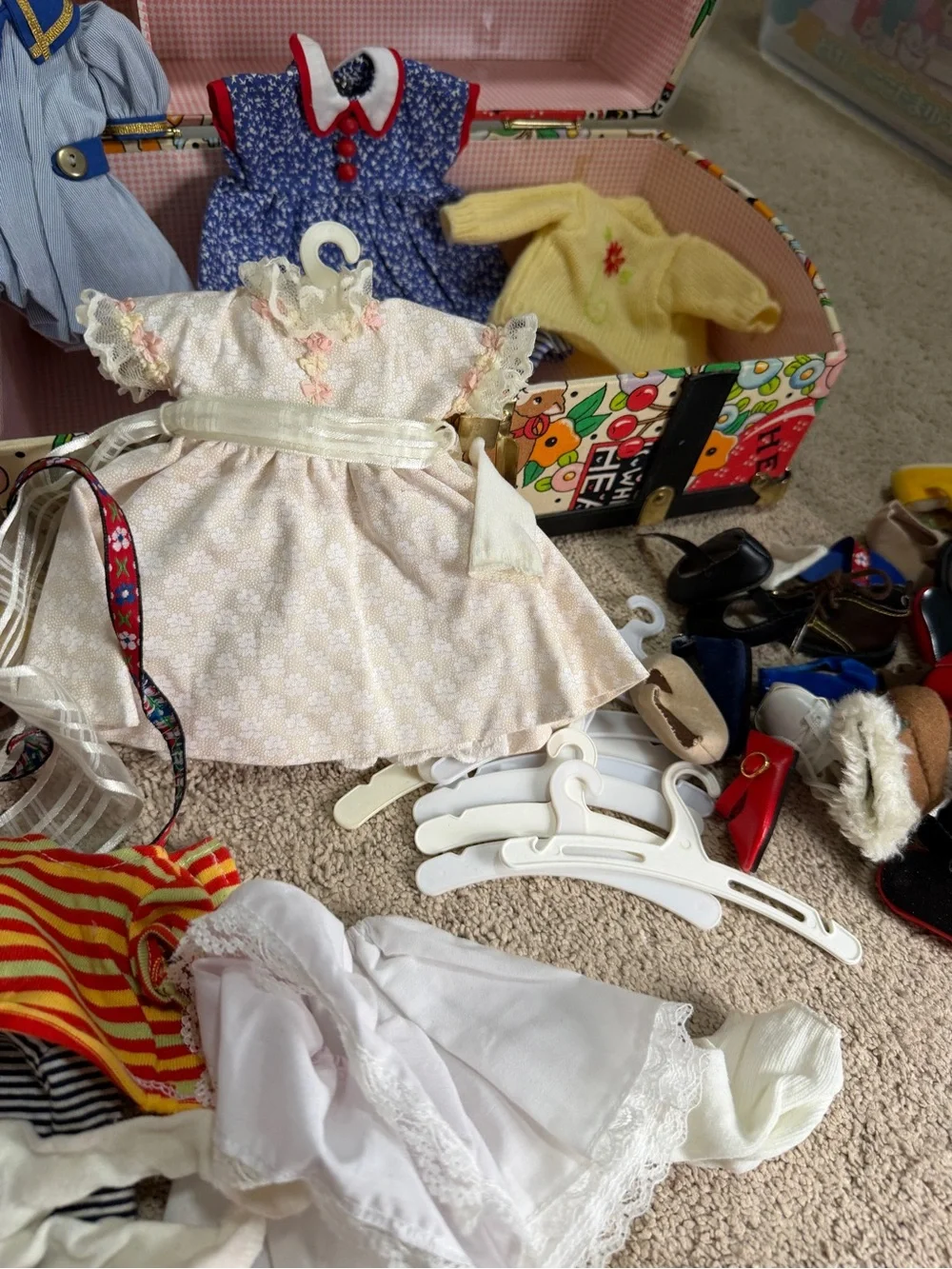 Tonner Ann Estelle Wardrobe Trunk Mary Engelbreit Accessory And Wardrobe Bundle